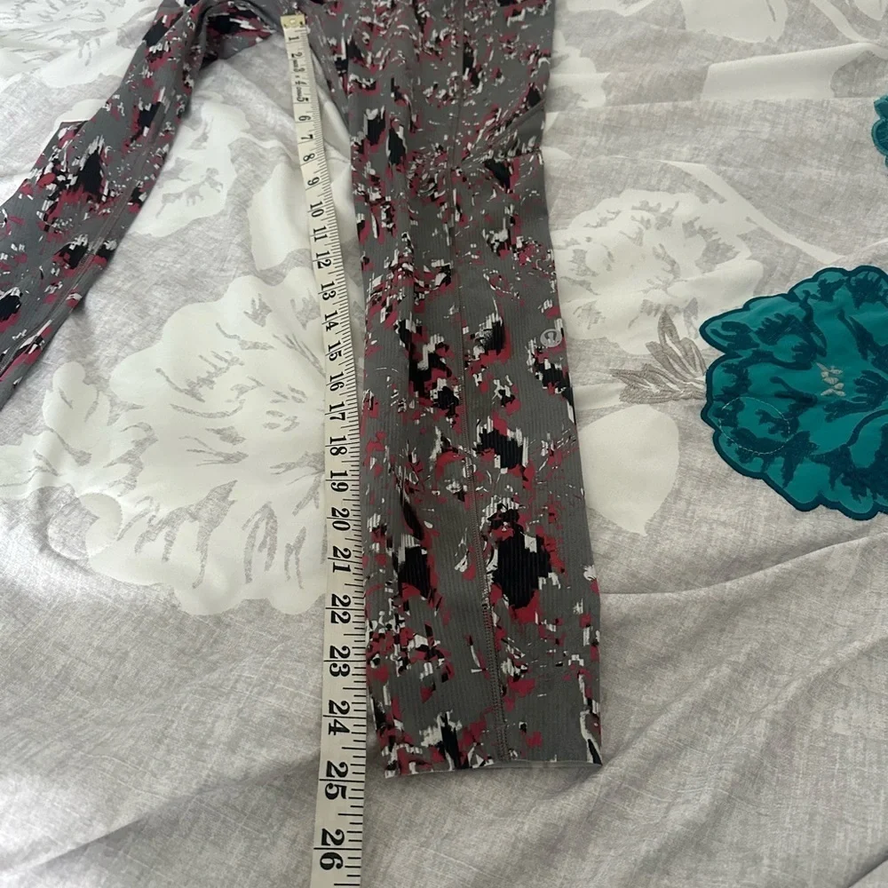 Lululemon Leggings Women’s 6 Gray Fast and Free High Rise Floral Flux 25” Tight